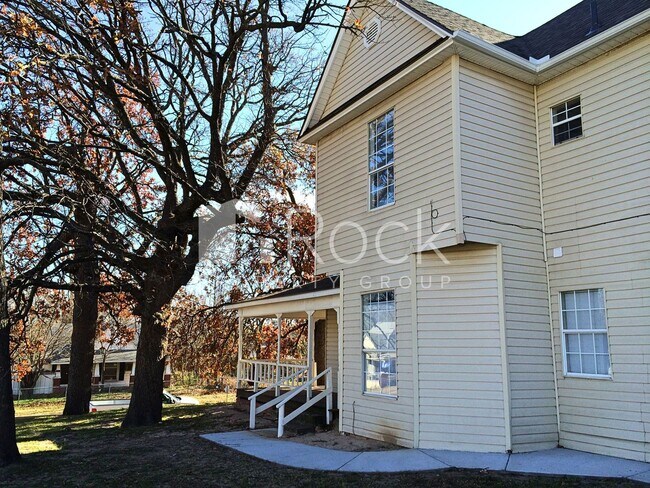 Building Photo - 328 N Philadelphia Ave