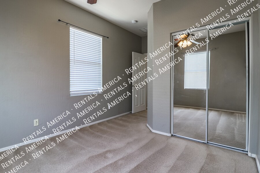 Building Photo - 747 N Port Dr