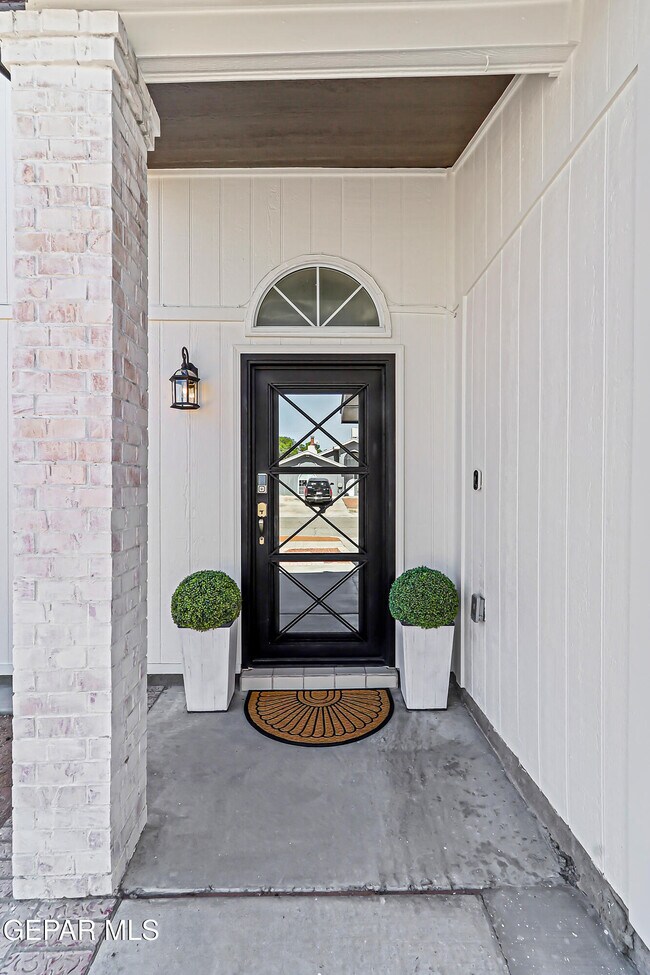 Building Photo - 12120 Desert Quail Ave