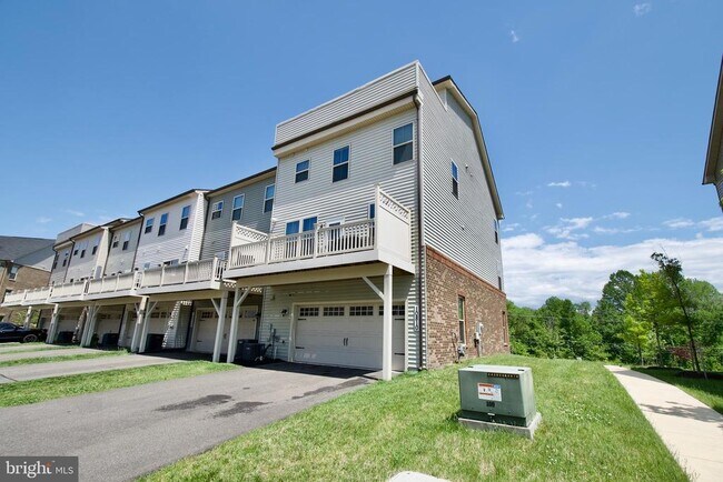 Building Photo - 10810 Norbourne Farm Rd