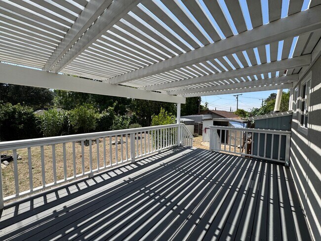Building Photo - 2137 Glenada Ave