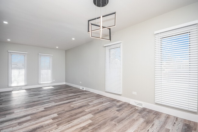 Building Photo - 15369 Ingleside Ave