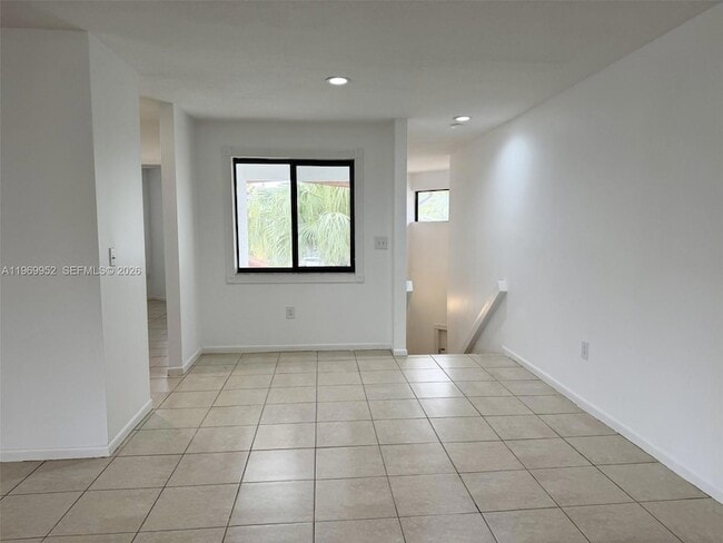 Building Photo - 9658 SW 138th Ave