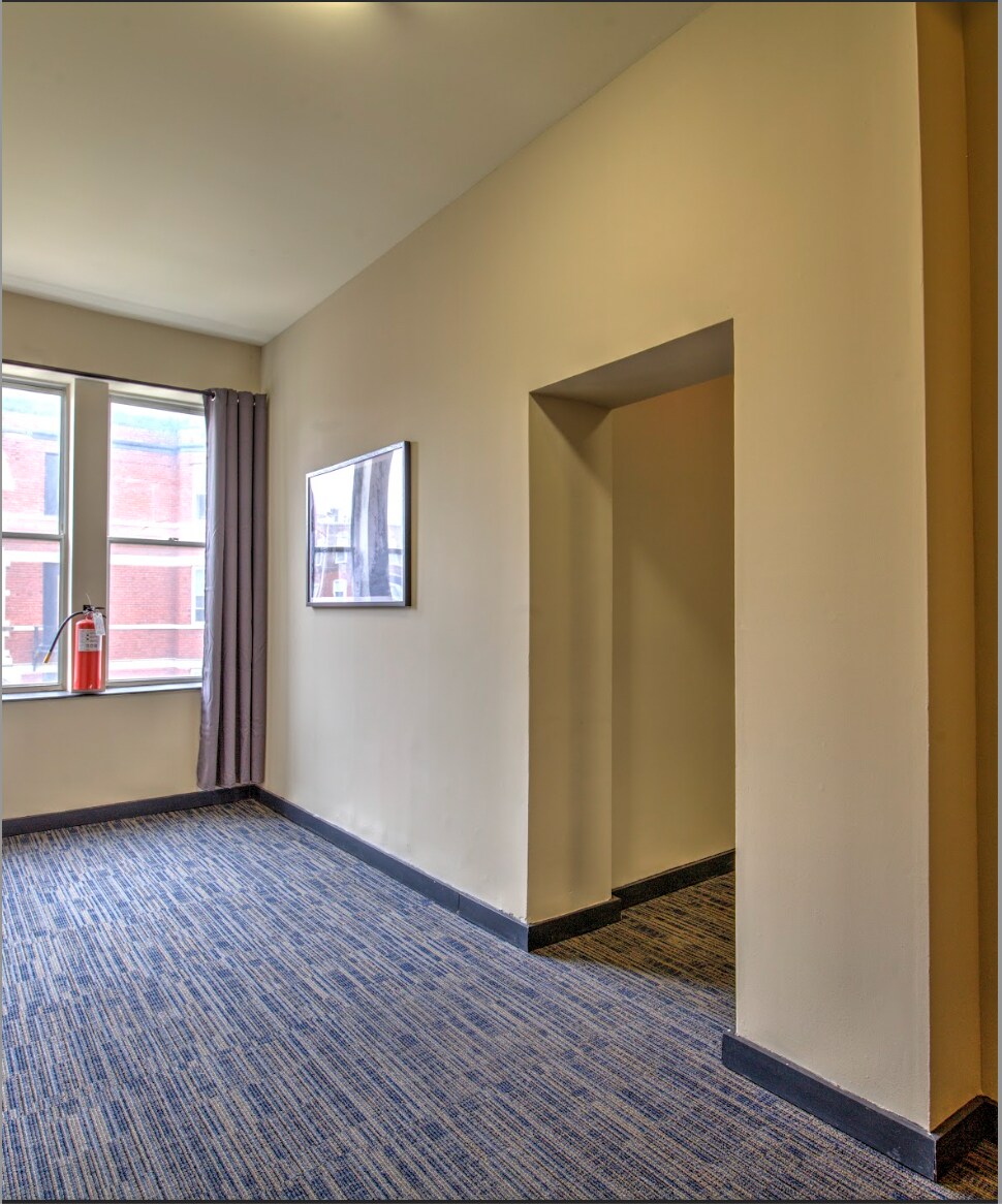 Building Photo - 407 N Taylor Ave