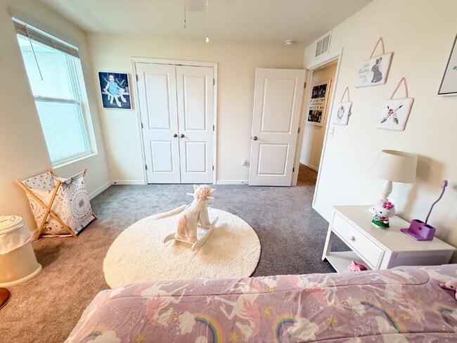 Building Photo - Spacious 4-Bedroom Home with Granite Count...