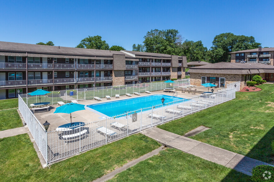 Outdoor Pool - Four Seasons Apartments