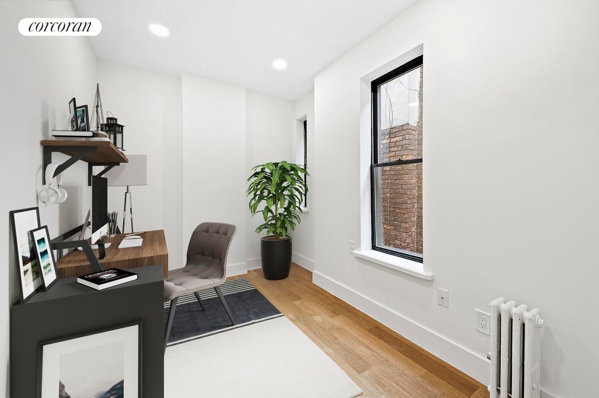 Building Photo - 421 E 81st St