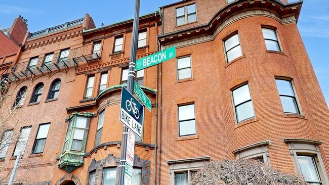 Building Photo - 404 Beacon St