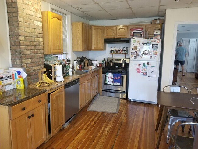 Building Photo - 32 Frankfort St