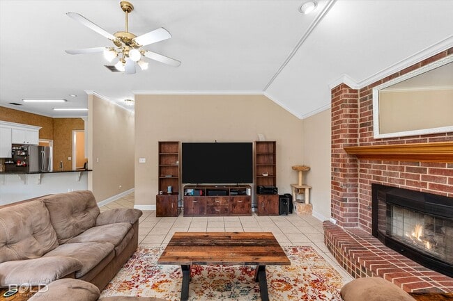 Building Photo - 4 Bedroom 2.5 Bathroom in Stockwell