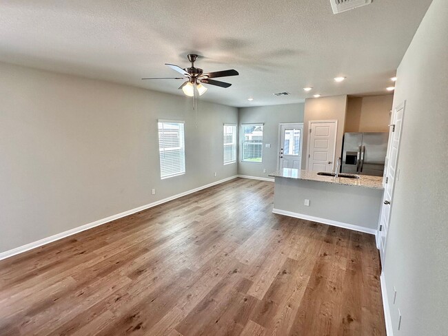 Building Photo - Luxury 2-Story, 3-Bed/ 2.5-Bath Duplex in ...