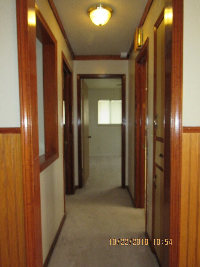 Building Photo - GREAT STARTER HOME!! PETS NEGOTIABLE WITH ...