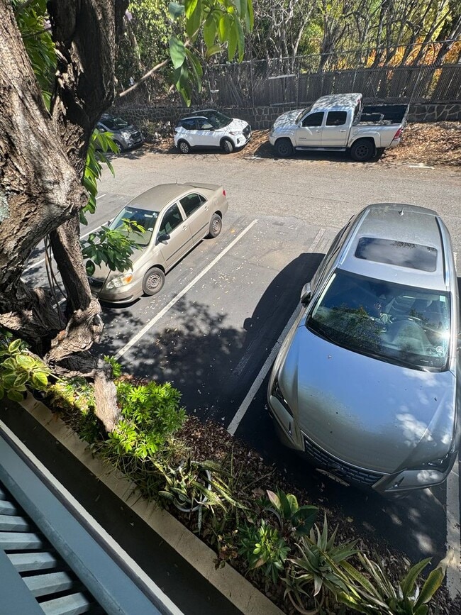 Building Photo - 1 Bed 1 Bath with parking near Diamond Head