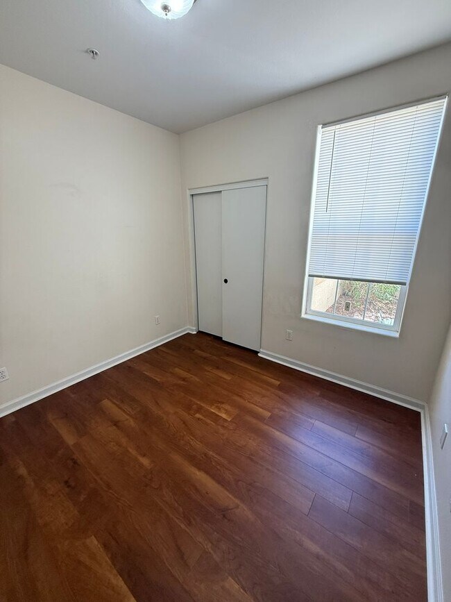 Building Photo - 610 Sunrise Dr
