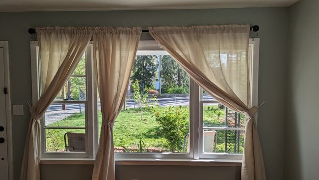 Building Photo - 732 Fairview Rd