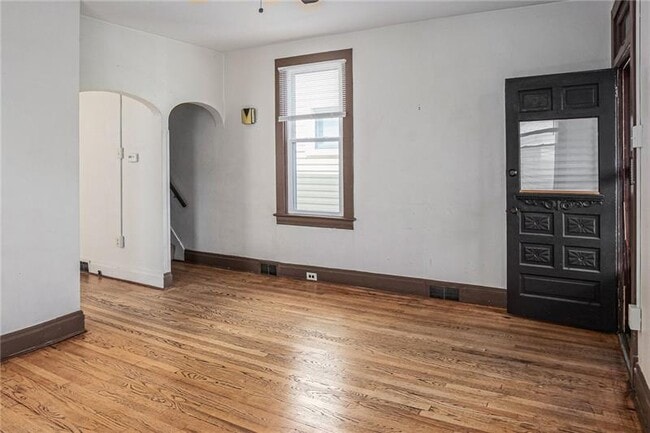 Building Photo - 4727 5th Ave