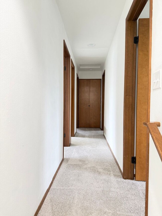 Building Photo - Saratoga Reach Beauty: Updated 4BR Home with Deck, Fireplace & Prime Mukilteo Location