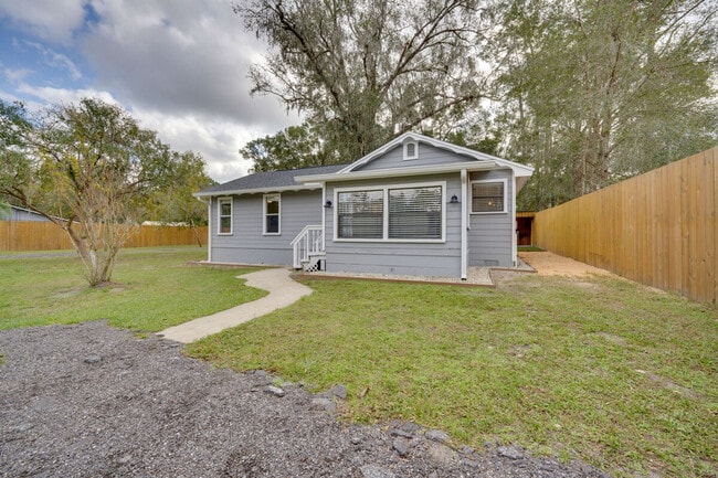 Building Photo - 224 E Kelly Park Rd