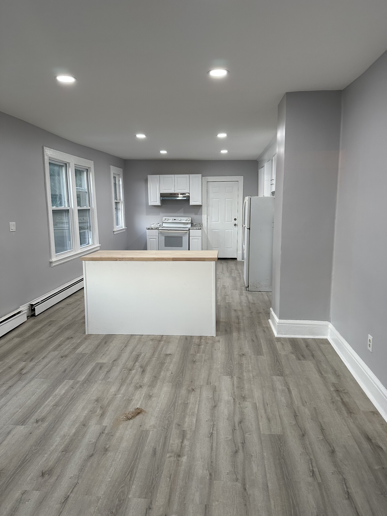 Building Photo - 15 Willard St
