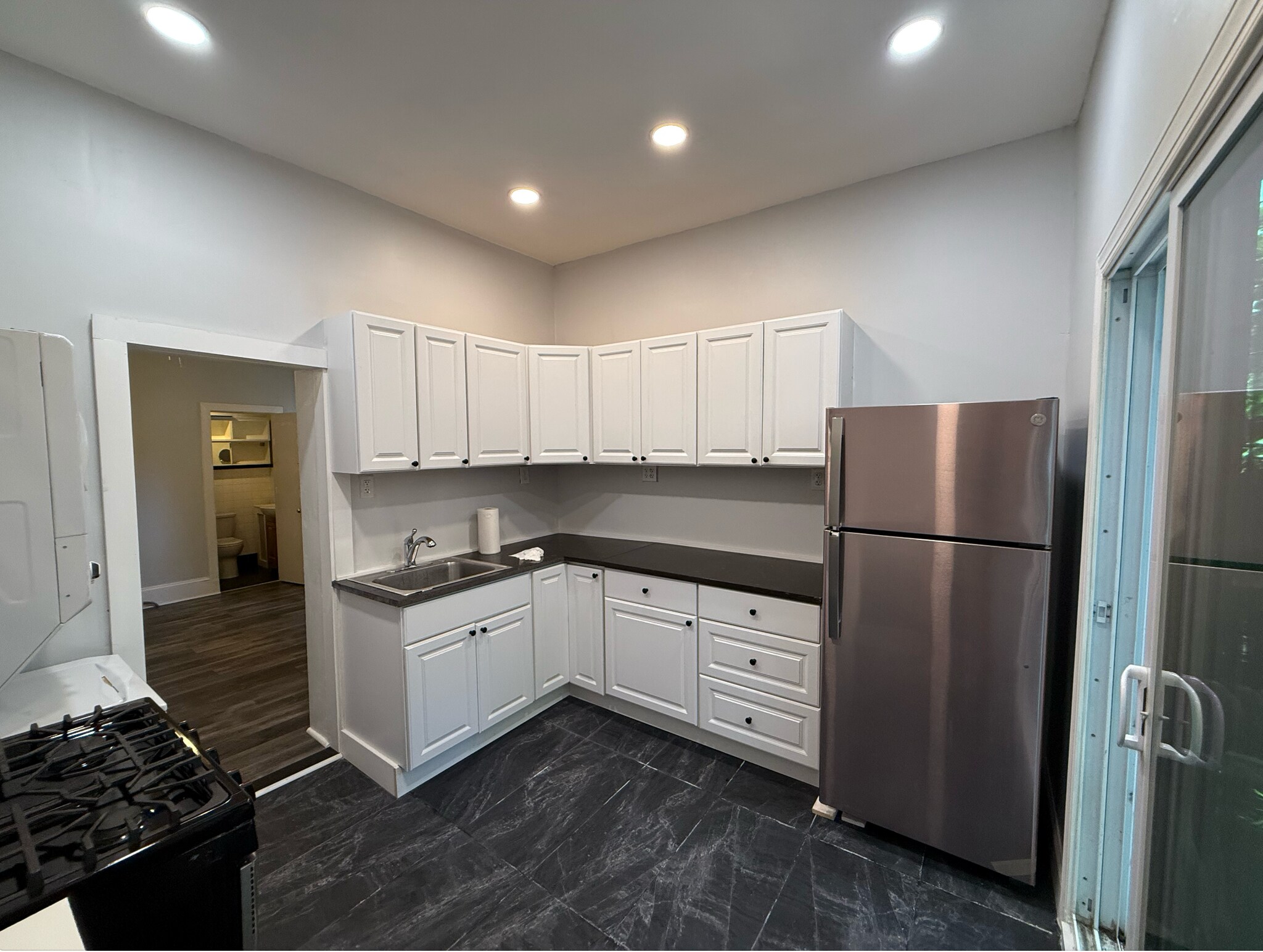 Building Photo - 828 Corinthian Ave