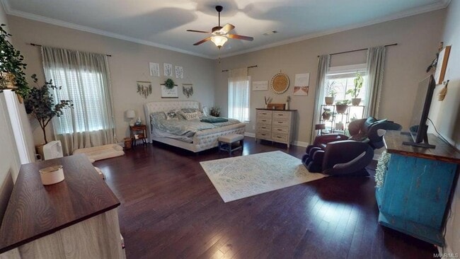 Building Photo - 440 Sydney Dr N