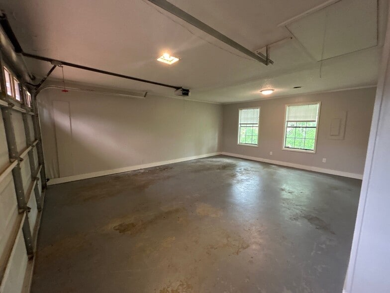 Building Photo - 60 Wheeling Dr