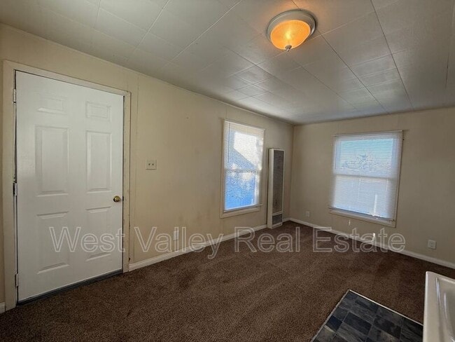 Building Photo - 200 1/2 Fillmore