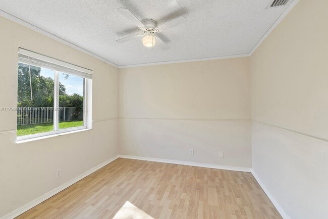 Building Photo - 4013 Pine Ridge Ln