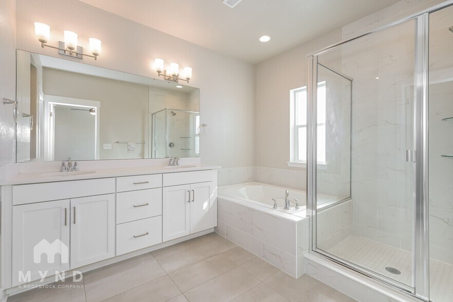 Building Photo - 6047 N Netherland Ct