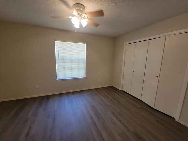 Building Photo - 12303 Alderbrook Dr