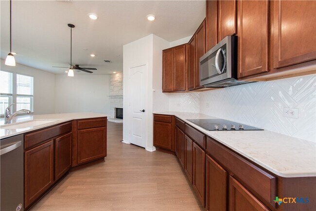 Building Photo - 661 Bailey Park Dr