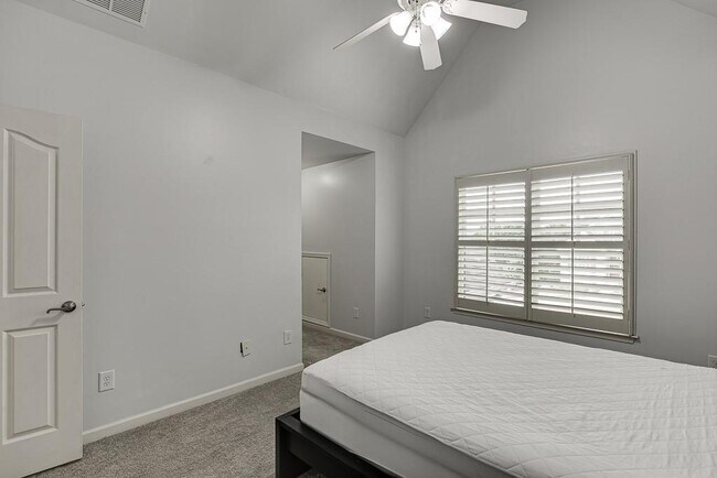 Building Photo - 4537 Grandview Pkwy