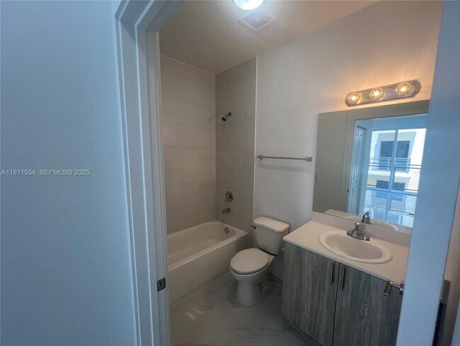 Building Photo - 1010 SW 69th Ave