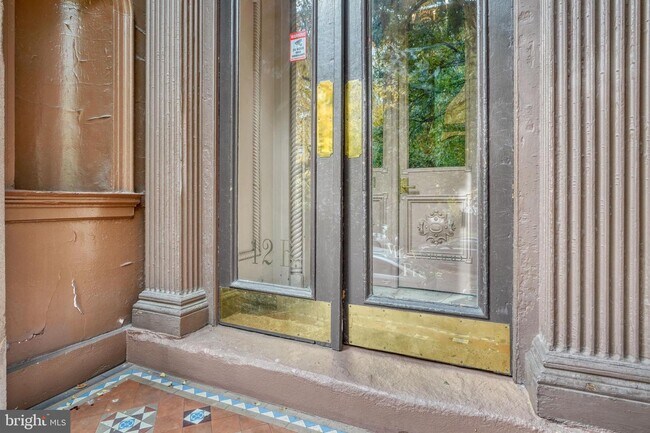 Primary Photo - 12 E Mt Vernon Pl