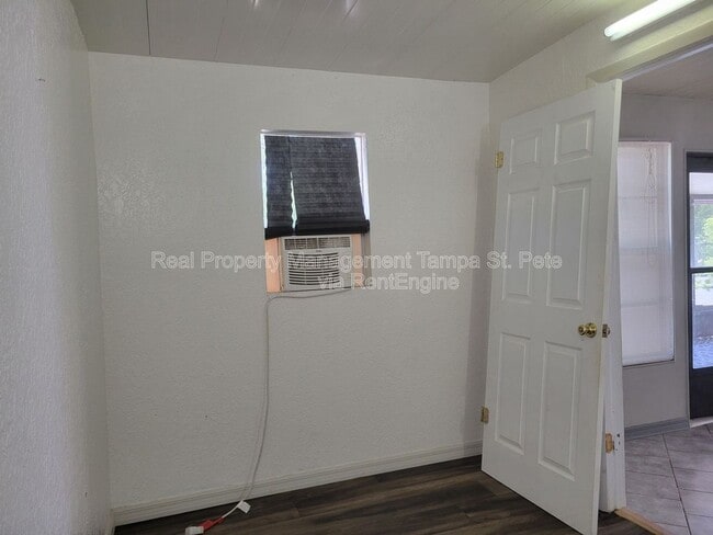 Building Photo - 12387 Seagate St