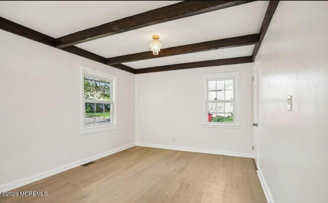 Building Photo - 99 Ravine Dr