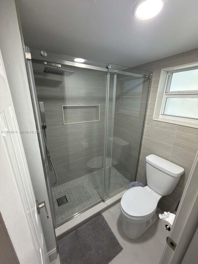 Building Photo - 9451 Evergreen Pl