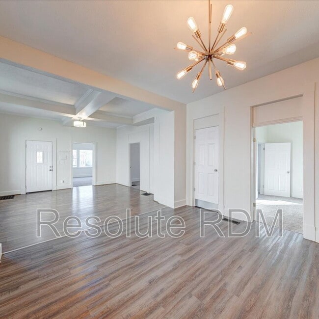 Building Photo - 1154 Villa Ave