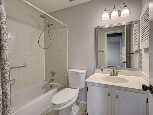 Building Photo - 2BD/2BA Mission Lakes Condo