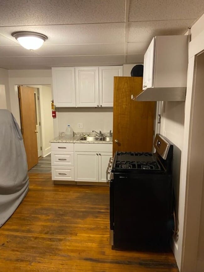 Building Photo - Weston Randolph Apartments -18