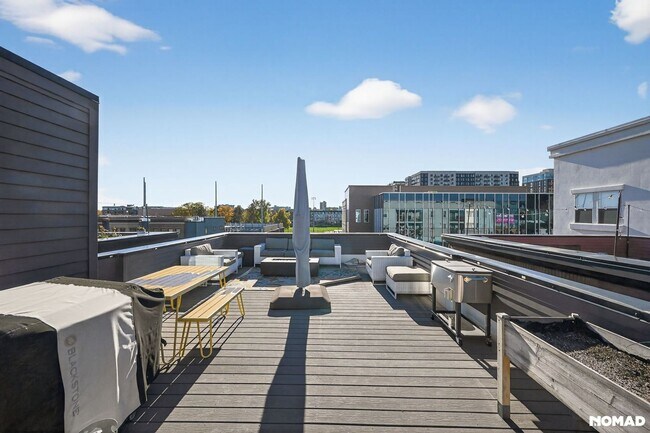 Building Photo - 1 month FREE rent RINO/3-Bed, 3.5-Bath townhouse