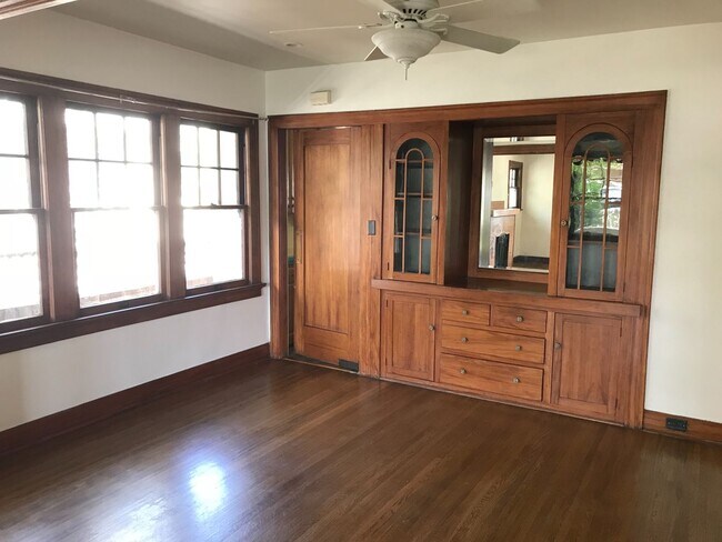 Building Photo - Fenced 3 Bedroom House with Two Car Driveway! Located in the Heart of North Park! In Unit Washer ...