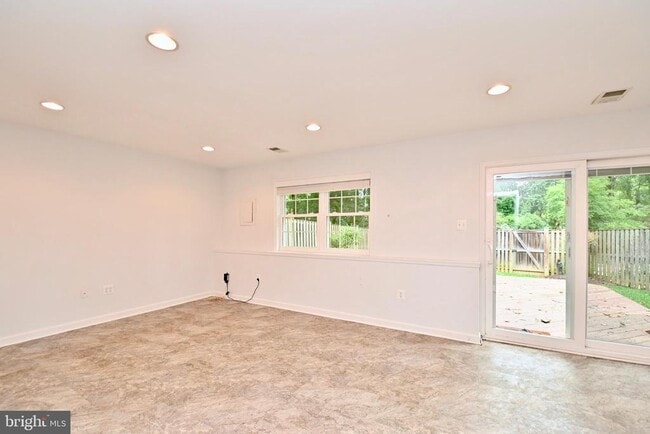 Building Photo - 10048 Wood Sorrels Ln