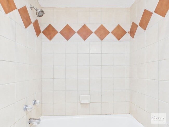 Building Photo - Single Family Home Available Now!