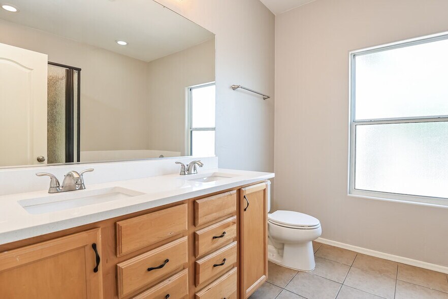 Building Photo - 6871 S Martlet Dr