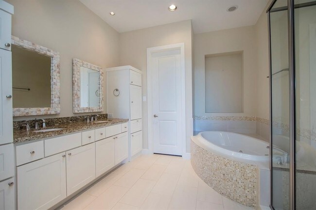 Building Photo - Contemporary townhome, rooftop terrace awa...