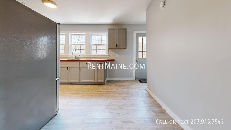 Building Photo - 454 S Main St