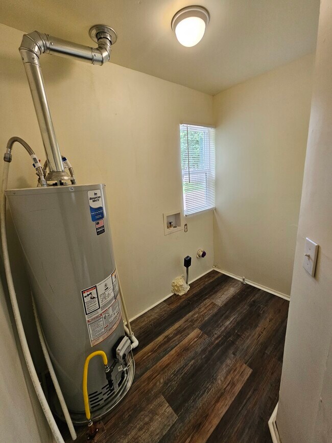 Building Photo - 1250 N Jefferson Ave