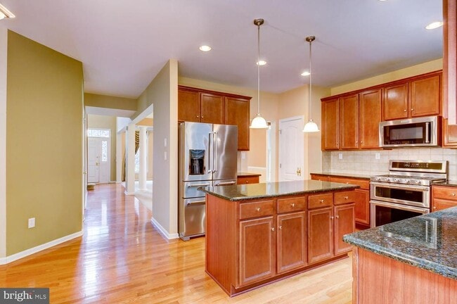 Building Photo - 45 Lockwood Dr