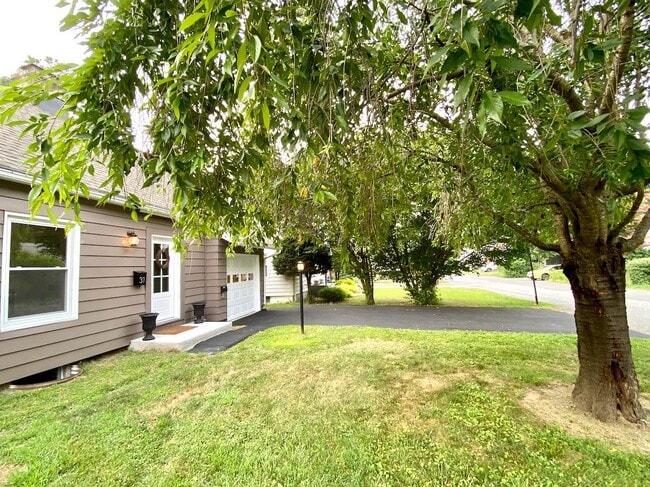 Building Photo - 31 Ziegler Ave